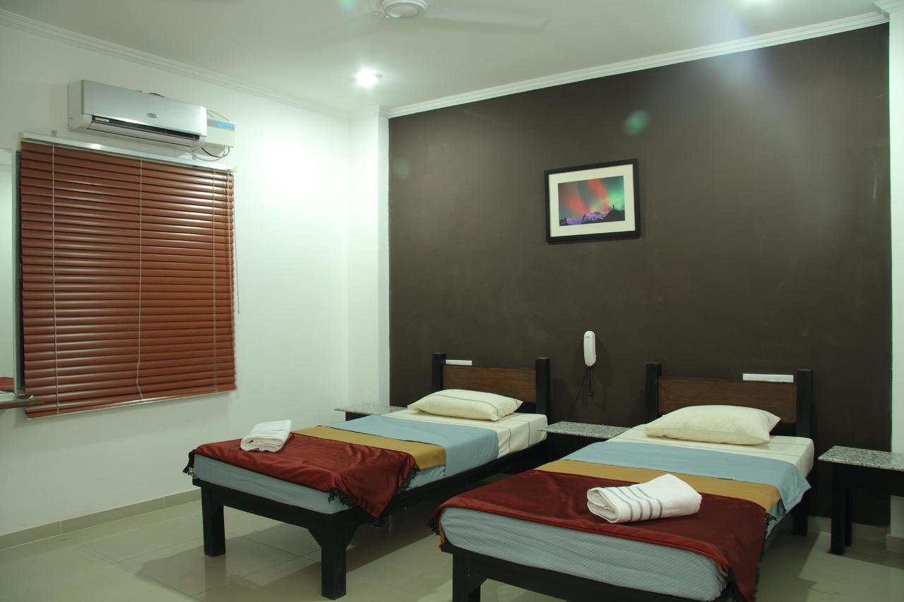 Deccan Comforts Hyderabad Eksteriør billede
