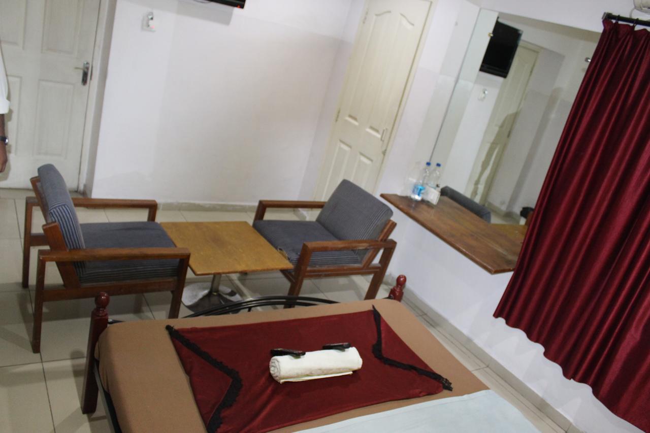 Deccan Comforts Hyderabad Eksteriør billede
