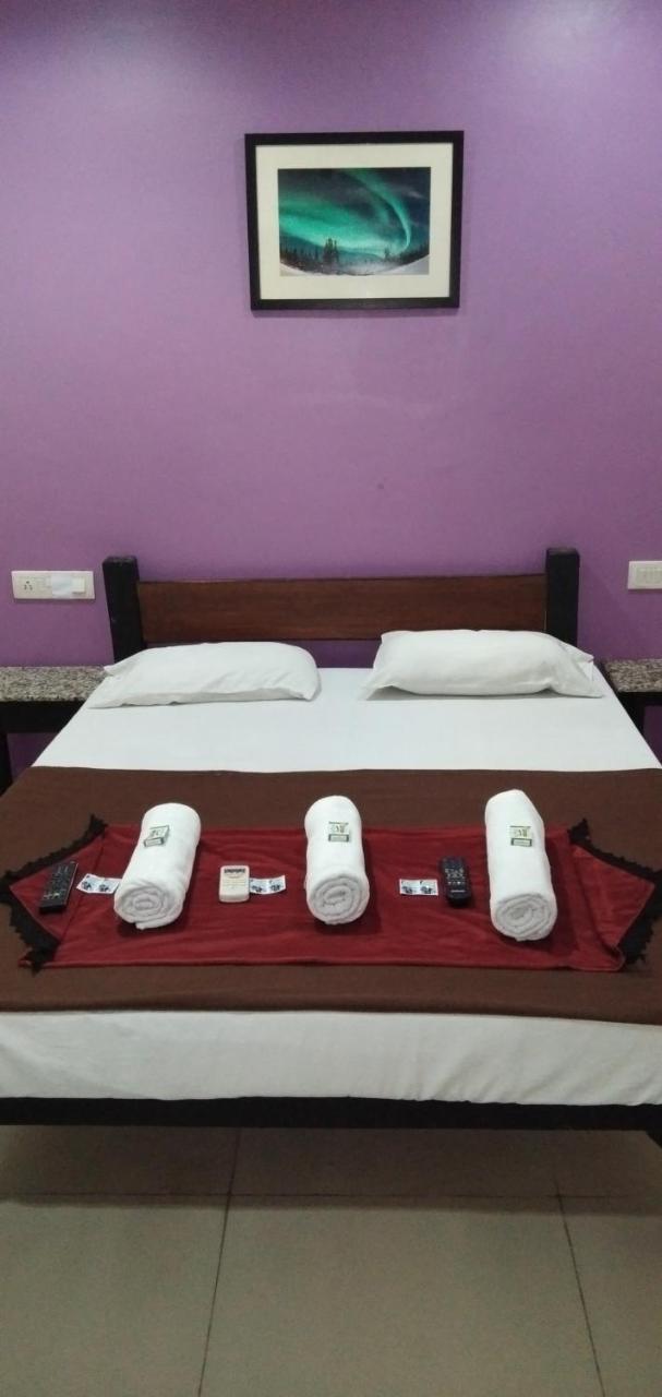 Deccan Comforts Hyderabad Eksteriør billede
